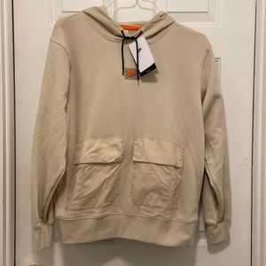 NWT Nike size medium women’s, hooded, long sleeve two front pocket sweatshirt
